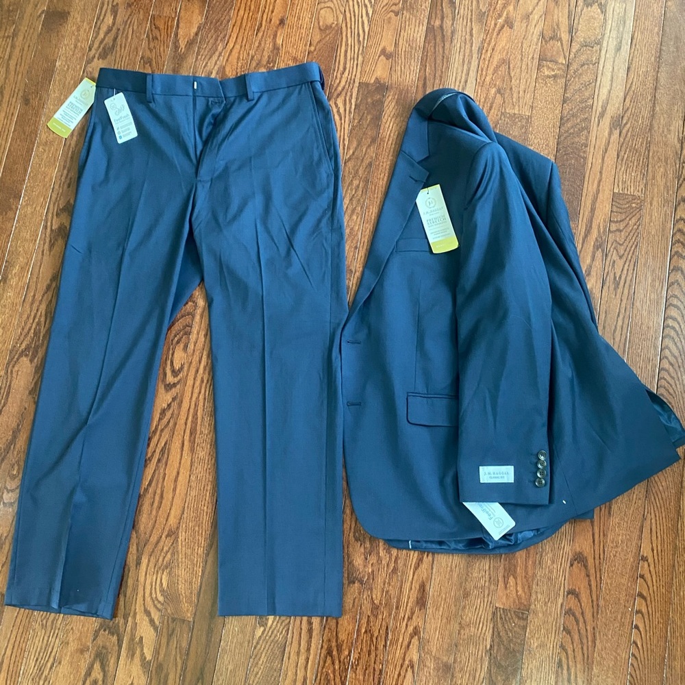 Mens Haggar Classic Fit suit. Classic fit